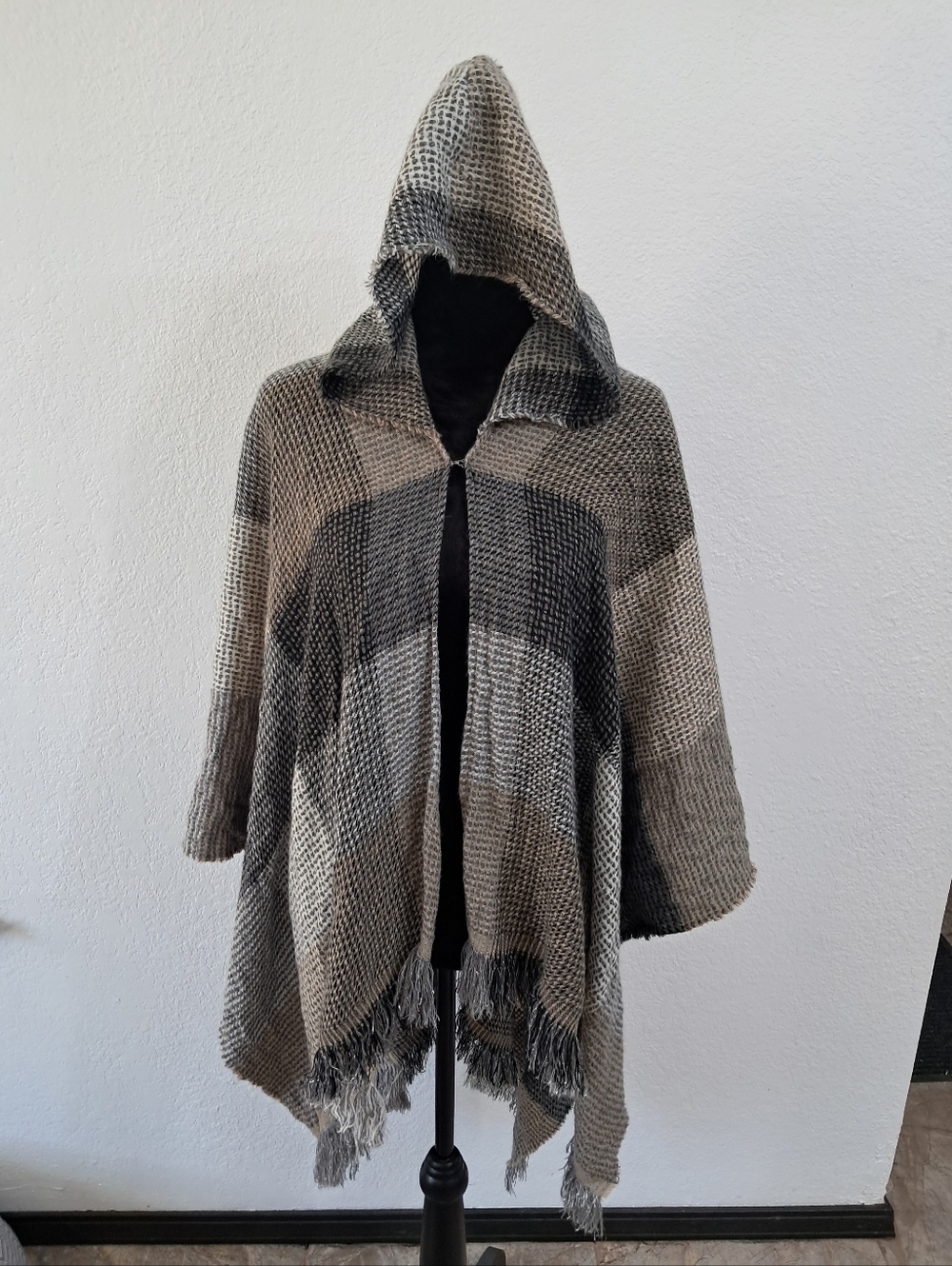 Accessory Street Knit Poncho OS Plaid Shimmer Hooded Fringe Asymetrical Boho